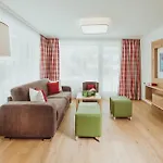 阿玛瑞拉公寓 *